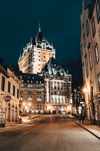 Québec by night