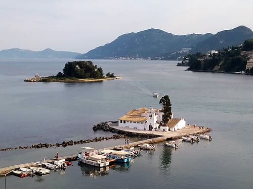 LES DEUX ÎLES