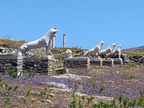 LES LIONS DE DÉLOS