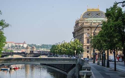 Tous les ponts mènent au théâtre / Všechny mosty vedou do divadla