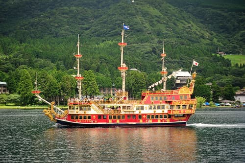 lake Ashinoko - Pirate Ship -