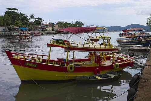 Bateaux dans le port de Paraty