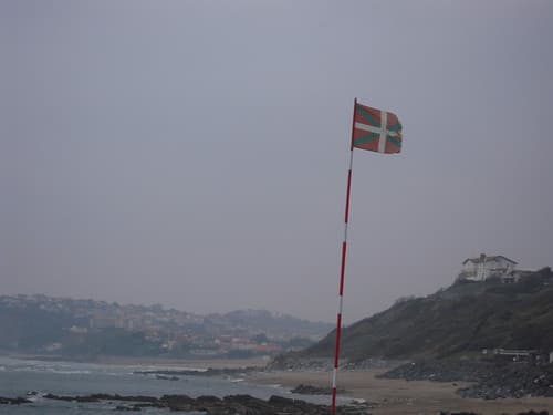 LE DRAPEAU BASQUE