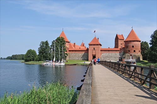 Le château de Trakai et le lac Galvé (Lituanie)