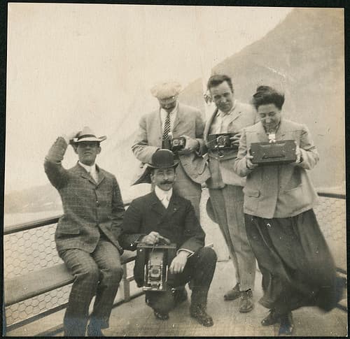 Possibly members of the Benjamin Low family... / Peut être des membres de la famille Benjamin Low...