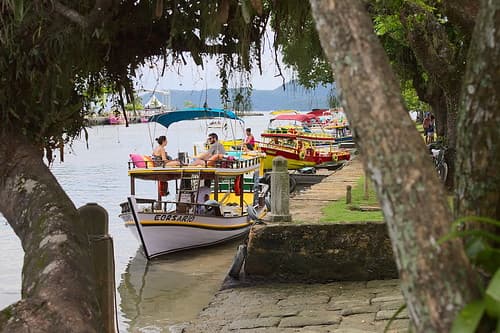 Bateaux dans le port de Paraty