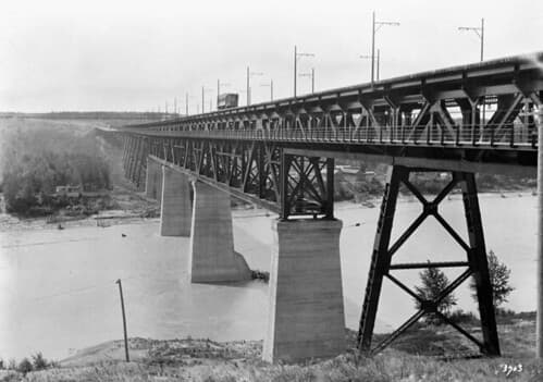 High-level bridge in Edmonton / Pont en contre-haut à Edmonton