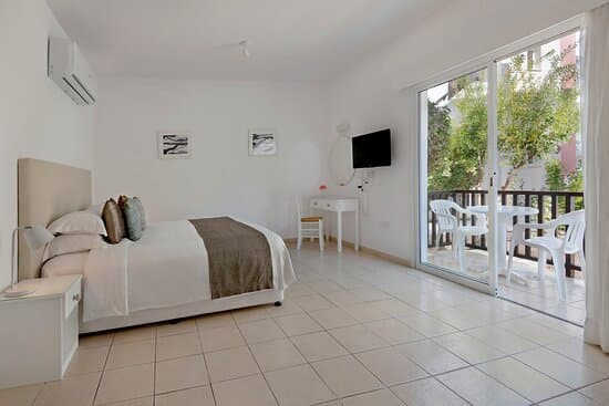 CORAL BEACH HOTEL PAPHOS – vue 3