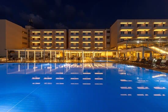 QUEENS BAY HOTEL PAPHOS – vue 5