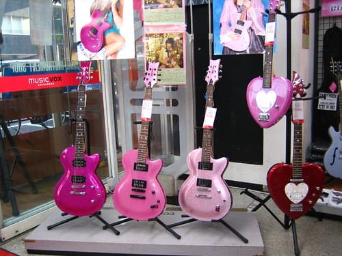 Girlie Guitars en Akihabara