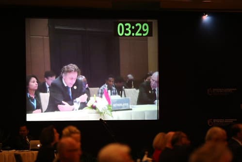 160322 Koenders bezoekt Indonesië