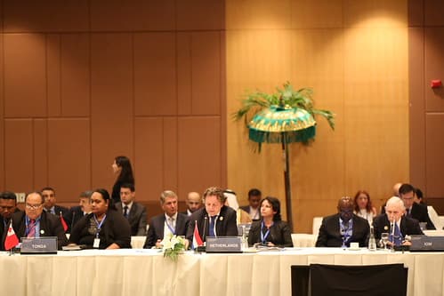 160322 Koenders bezoekt Indonesië