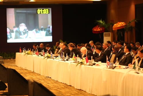 160322 Koenders bezoekt Indonesië