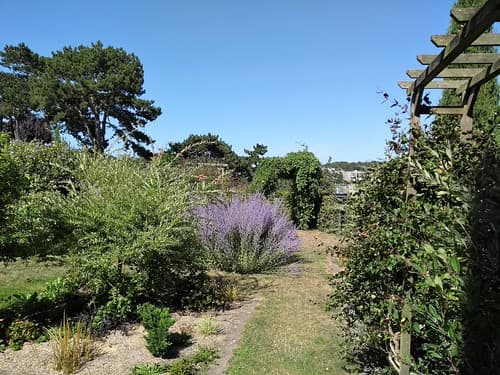 LE JARDIN DU POÈTE