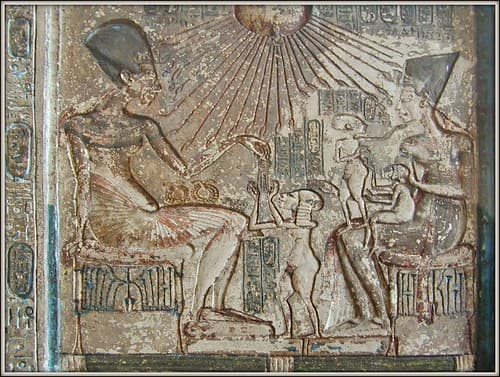 la salle d'Akhenaton (1356-1340 av J.C.) (Musée du Caire)
