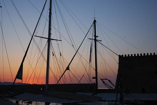 Coucher de soleil dans le port d'Héraklion