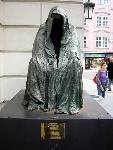 Chromy statue - Prague
