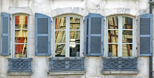Une fenêtre fermée ça ne sert qu'à aider les amants à s'aimer