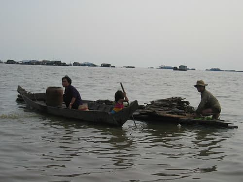 CAMBODGE - Siem Reap - Village flottant - villageois