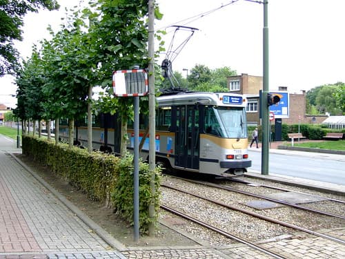 MIVB/STIB tram on turnouts at Drogenbos Kasteel