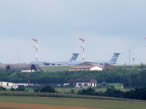 avion transport américain sur base américaine en eifel près de gondorf