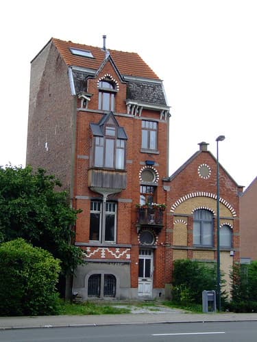 Tall house at Drogenbos Kasteel