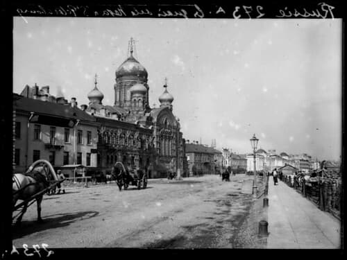 Russie les quais de la Neva a St Petersbourg