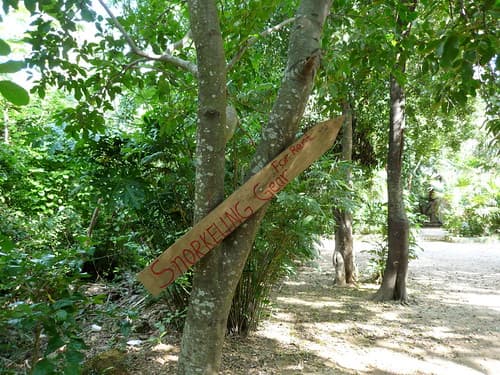 Snorkeling Gear sign, Roatan, Honduras.JPG