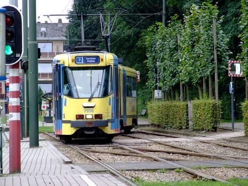 MIVB/STIB tram 7936 on turnout at Drogenbos Kasteel