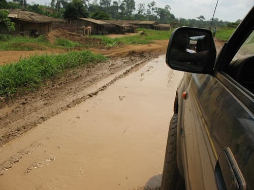 Truck going through puddle_1542