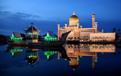 Sultan Omar Ali Saifuddin Mosque - Bandar Seri Begawan, Brunei