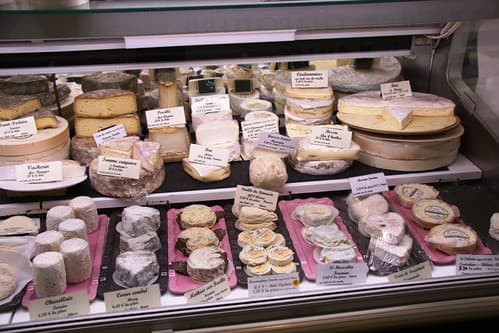 Puesto de Quesos en el Mercado de Saint Jean de Luz