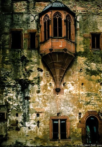 Alles ist vergänglich, auch die Pracht vergangener Feudalherrschaften -- Everything is transient, also the grandeur of the past feudal
