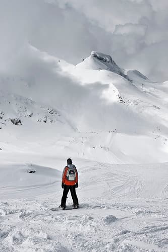 Snowboarder