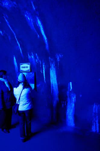 Black lights! Rave?