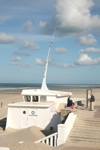 France, Pas-de-calais, Stella-Plage, front de mer : " la conversation " 2