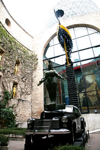 España : Cataluña, Figueras, El Teatro-Museo Dalí : " El Carro-naval " 1978