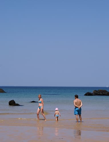 Morbihan : Belle-île-en-mer : plage du donnant: " la famille bleue "
