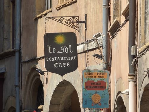 Rue du Boeuf, Vieux Lyon - sign - Le Sol restaurant cafe