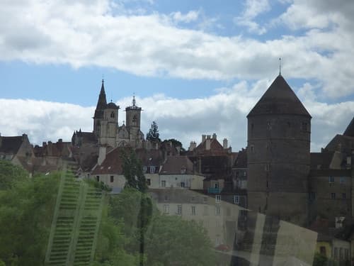 Rue de Paris, Semur-en-Auxois - Collégiale Notre-Dame de Semur-en-Auxois and La Tour de l'Orle d'Or