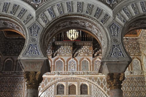 Sous les arches de l'Alcazar