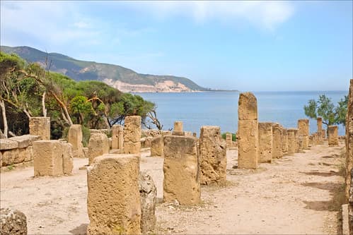 Les ruines de la ville romaine (Tipaza, Algérie)
