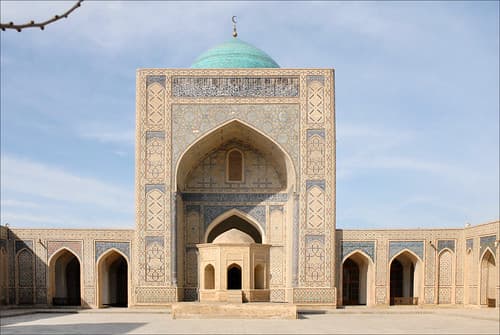 La cour de la mosquée Kalon (Boukhara, Ouzbékistan)
