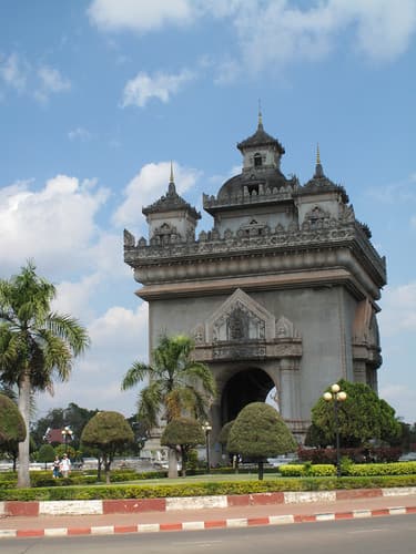 Laos_Vientiane_Patuxai.jpg
