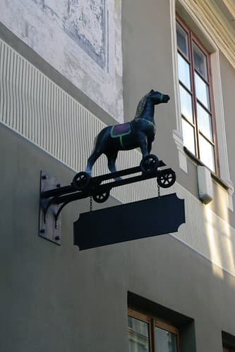 enseigne, cheval à roulettes