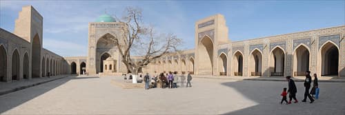La cour de la mosquée Kalon (Boukhara, Ouzbékistan)