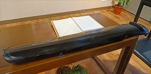 La cithare chinoise : Guqin (musée de Nanjing, Chine)