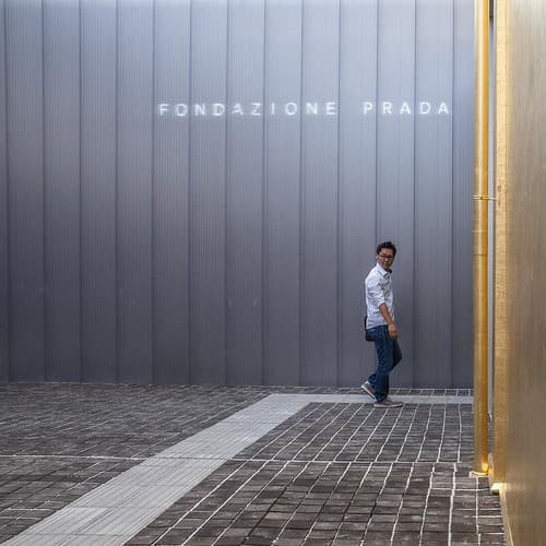 Fondazione Prada, Milan - Italie || I had so much fun today at @fondazioneprada in Milan. This new space situated in Lago Isarco in south Milan is just an amazing playground for photographers. I just loved the materials used to design the site as mirrors,