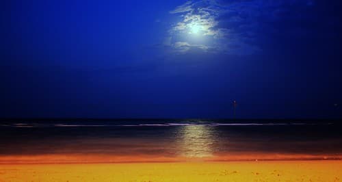 2 seconds of moonlight