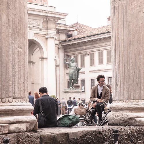A sunday in Milan - Italie || Colonne di San Lorenzo seems to be quite popular here in Milan to either meet friends in the afternoon or to go and have drink on warm evening ! #blogville #inlombardy